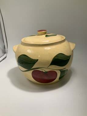 Vintage Watt Pottery Apple and Leaf Bean Pot With Lid and Handles #76
